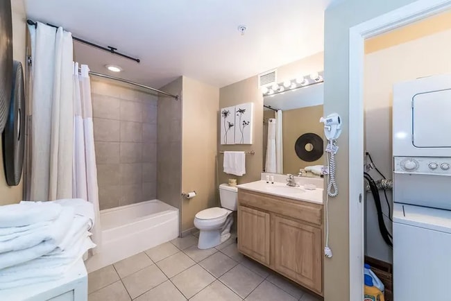 Photo - 360 N Desplaines St