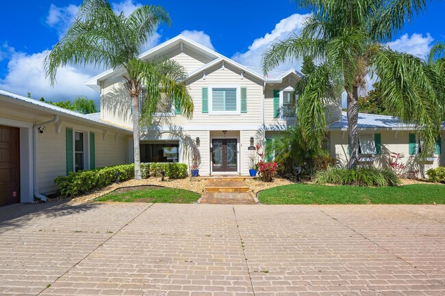 Building Photo - Waterfront Home