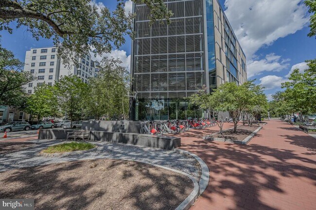 Building Photo - 922 24th St NW Unit 414 Rental