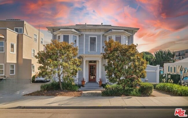 Building Photo - 487 43rd St