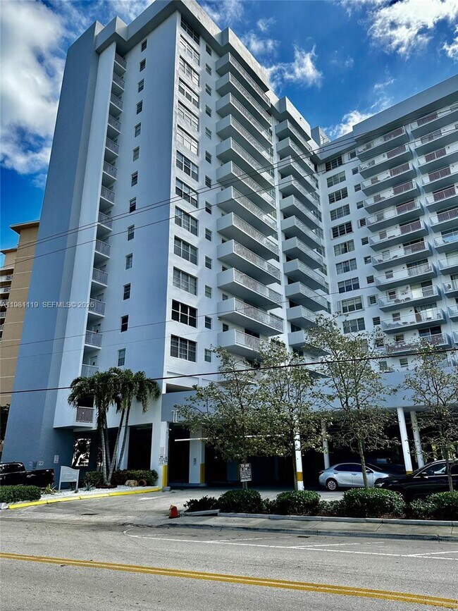 Building Photo - 137 Golden Isles Dr Unit 1110