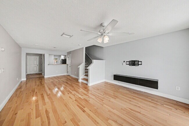 Comfortable 2-Bedroom Townhouse in Convenient Sheldon Creek