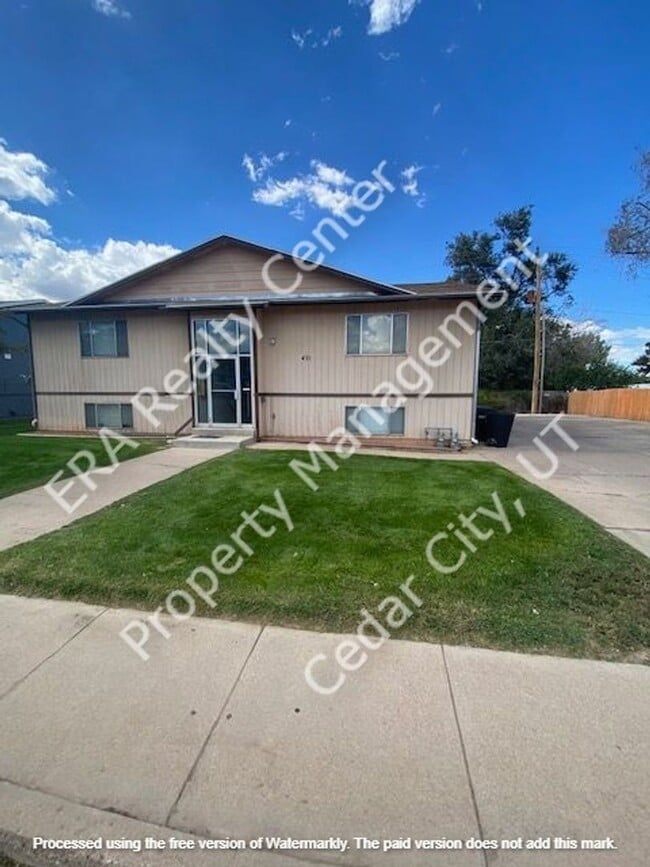Building Photo - 2 Bedroom - 1 bath apartment