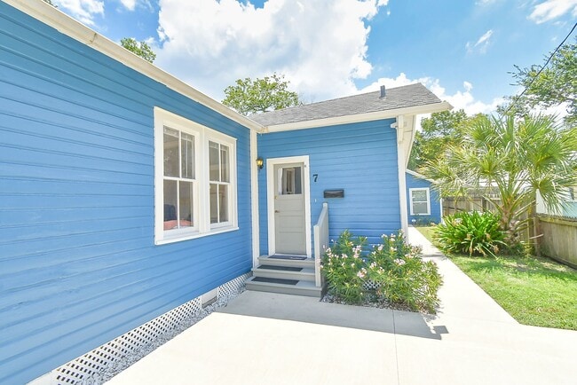 Photo - 7 Dupont Ln