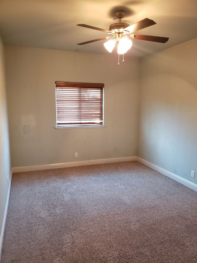 Photo - 822 W 11th Ave