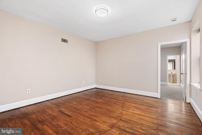 Building Photo - 1906 Fairmount Ave Unit 4