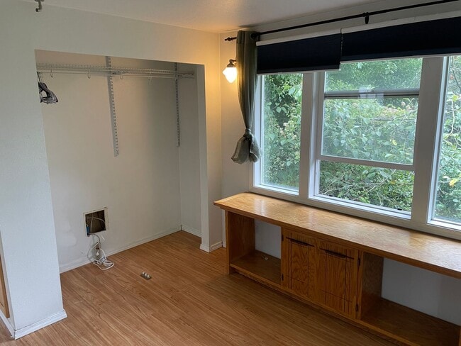 Photo - West Seattle - Cute Pigeon Point Open 1 Be...