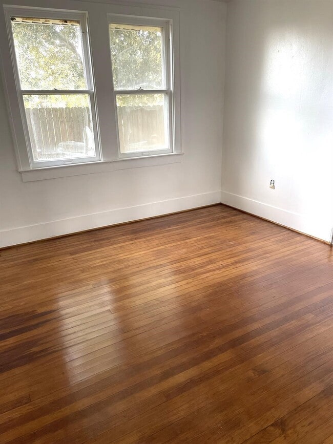 107 Sinclair St