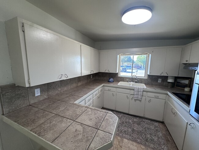 Photo - 2310 Oxford Cir