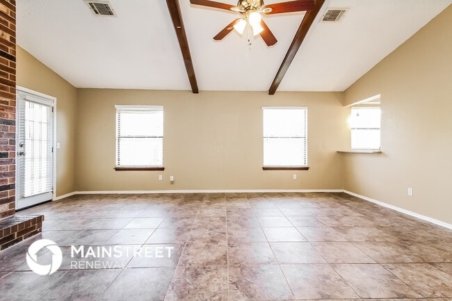 Building Photo - 2117 NE 8th St Rental