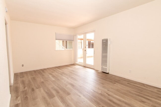 Photo - Refreshed 2 Bed/1 Bath in the Heart of Pacific Beach- Close to the Beach + Bay! REDUCED DEPOSIT $... Unit 2076