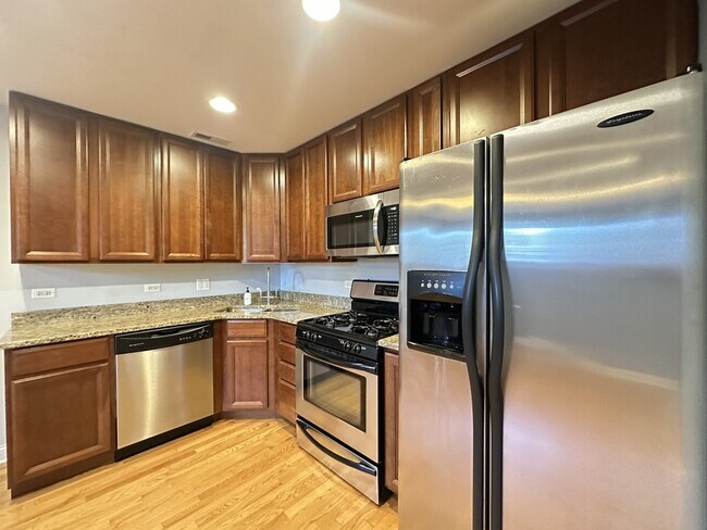 Photo - 4440 N Dover St Unidad SG Rental