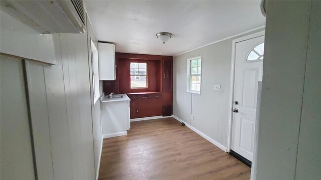 Photo - 16705 Meadowcroft St