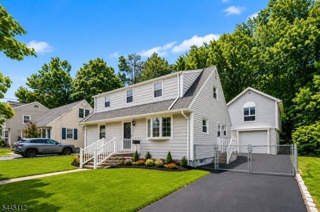 18 Farmingdale Ave