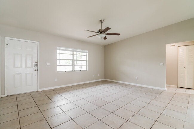 Photo - 912 Axlewood Cir