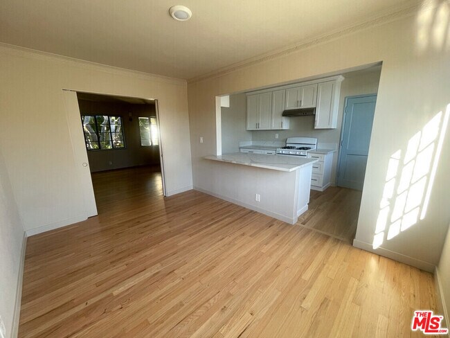 Photo - 1241 N Crescent Heights Blvd