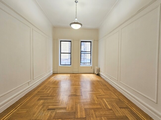 Building Photo - 664 W 163rd St Rental