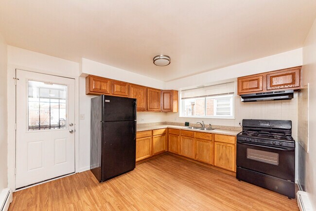 Photo - 4350 Warren Ave