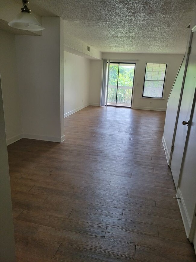 Photo - 2 bed 2.5 bath townhouse!