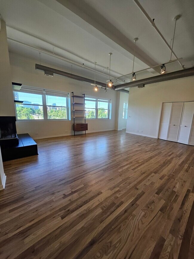 Photo - 809 N Racine Ave Unit 203