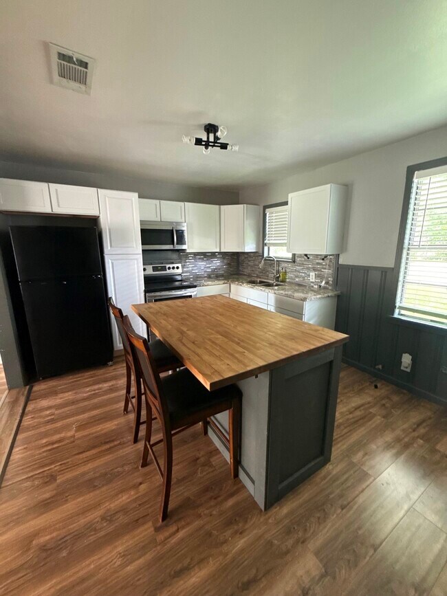 Photo - 901 N Arcola St