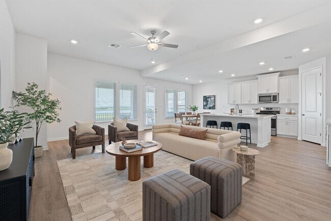 Photo - 529 Leeward Pass