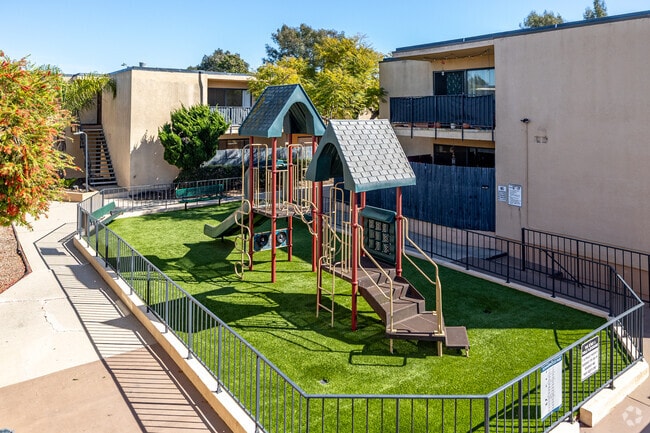 Patio de juegos - Summerwood Park Apartments