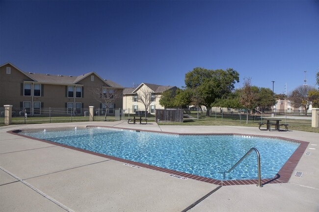 Photo - 910 N Frio St