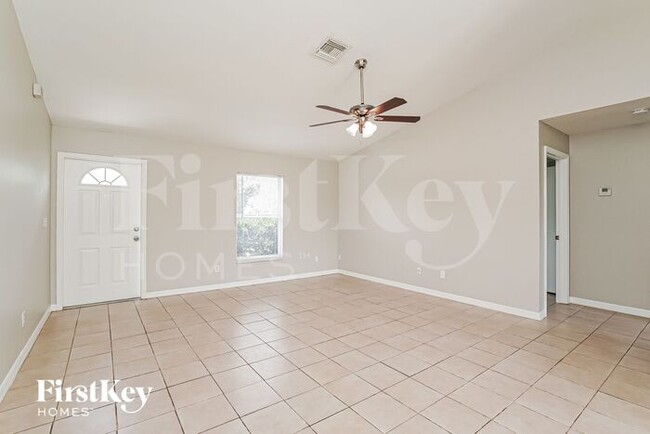 Photo - 3807 La Rue St