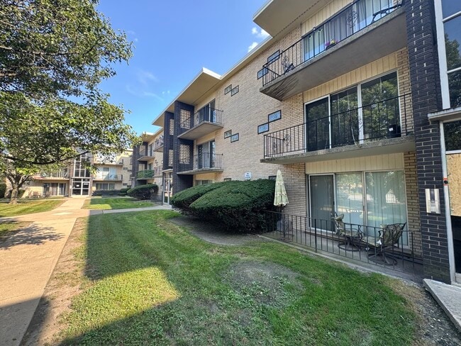 Building Photo - 3133 Bernice Rd Unit 2
