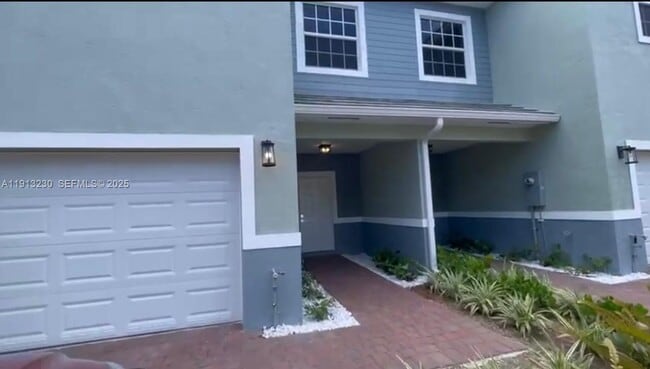 Photo - 1350 Crystal Way