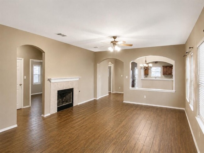 Photo - 305 Dark Horse Ln