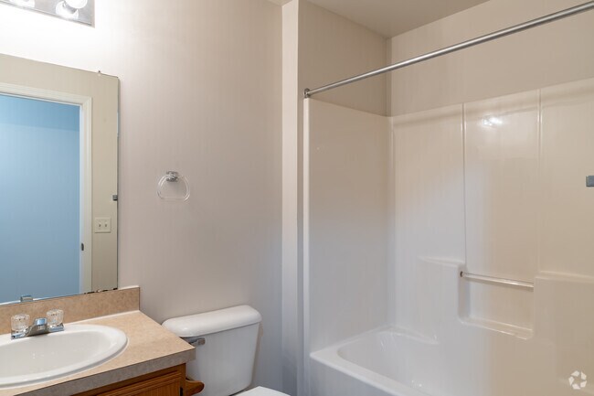 Classic: 2Bedrood, 2 Baths - 1,176SF