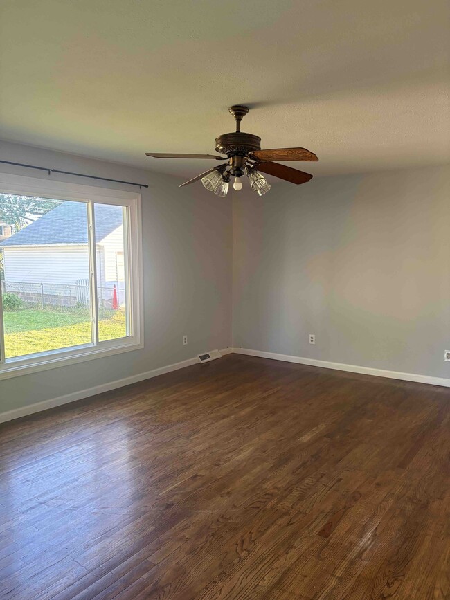 2101 Tuxedo Ave