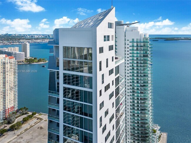 Building Photo - 1300 Brickell Bay Dr Unit 1803