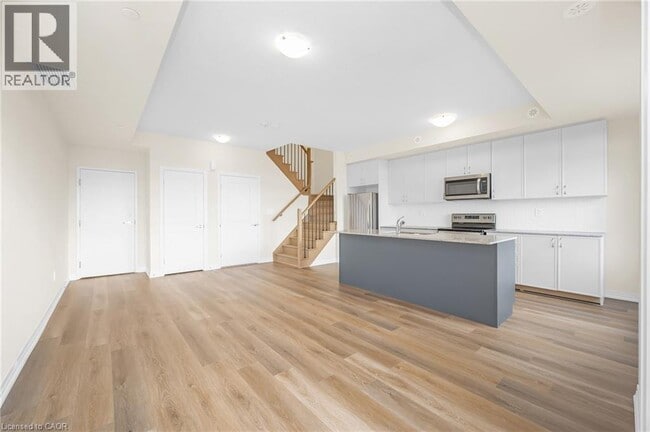 Photo - 1565 Rose Way