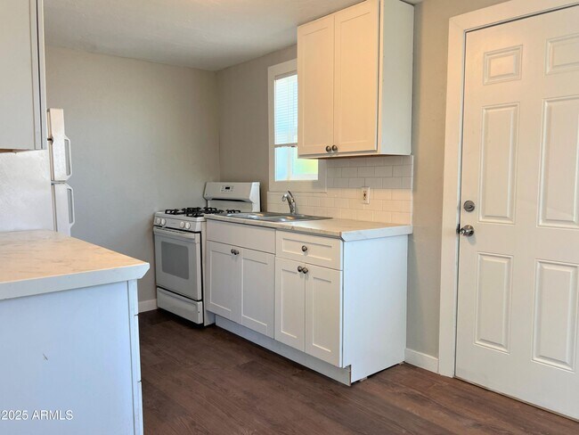 Photo - 1125 E Devonshire Ave Unidad 9