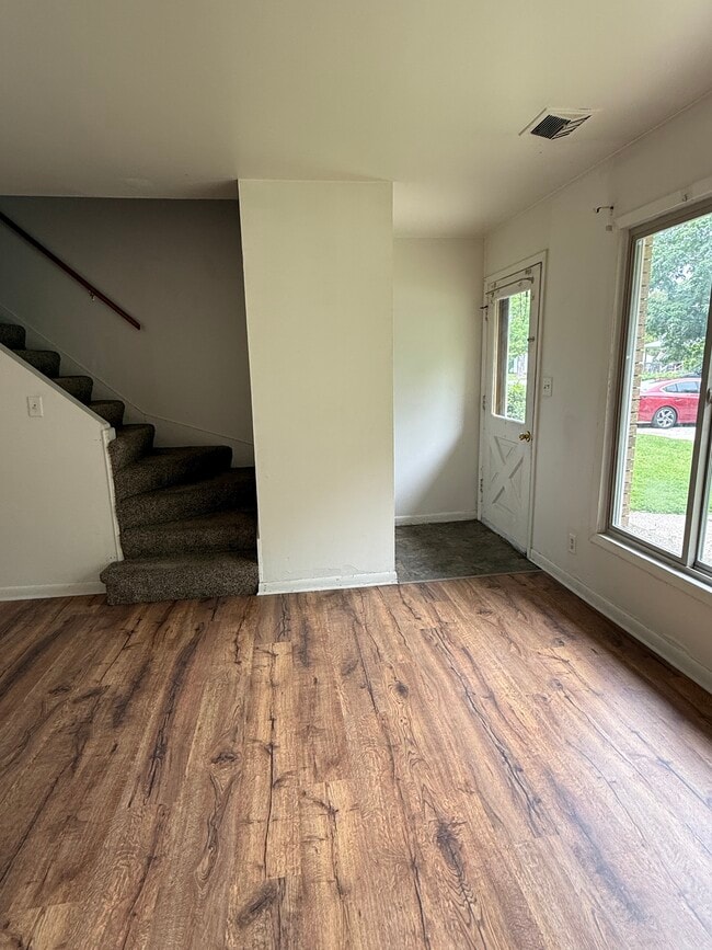 Photo - 537 W Indiana Ave
