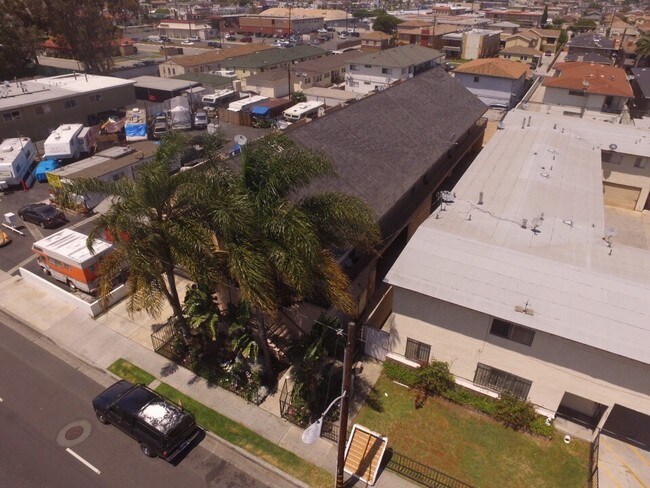 4335 W Rosecrans Ave