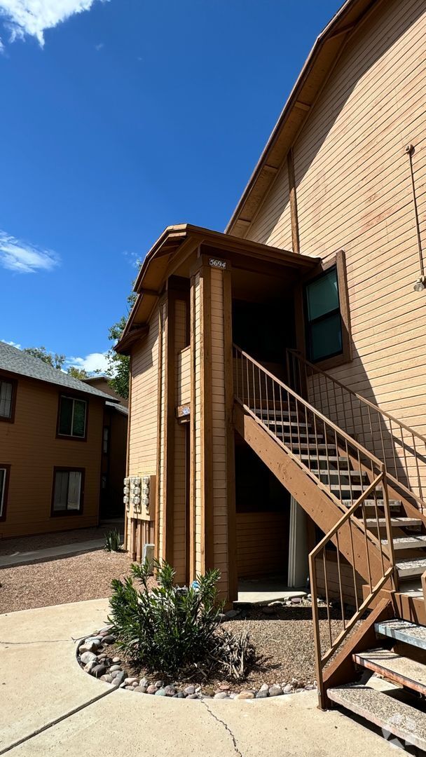 Building Photo - Southwest (Irvington and Midvale Pk) top f... Rental