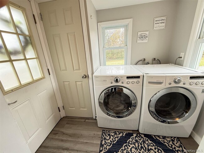 Photo - 35750 Main Rd