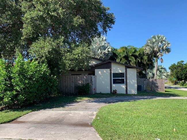 Building Photo - 8667 Uranus Terrace