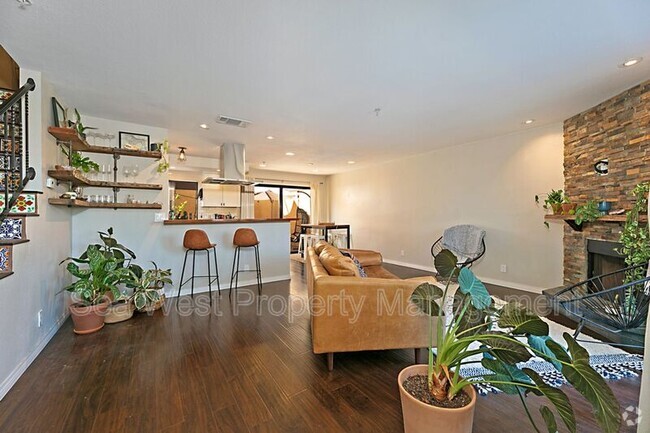 Building Photo - 1680 Coast Hwy Unit #3 Rental