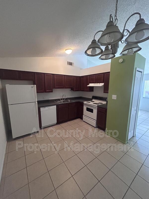 Photo - 2539 Ridgewood Ave