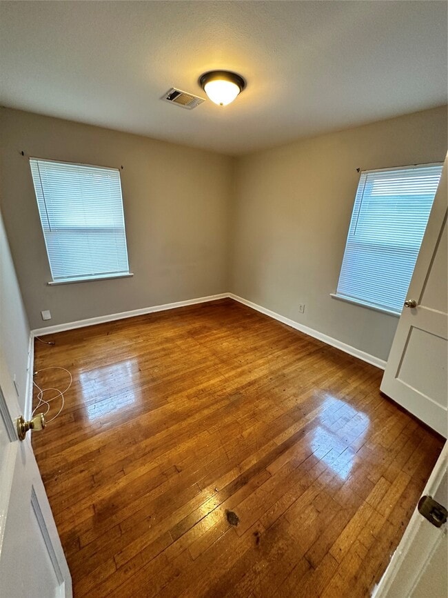 Photo - 5758 Belneath St