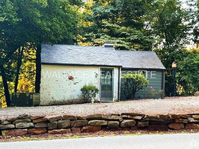 Building Photo - COZY 1 BEDROOM FULLY FURNISHED COTTAGE IN ... Rental