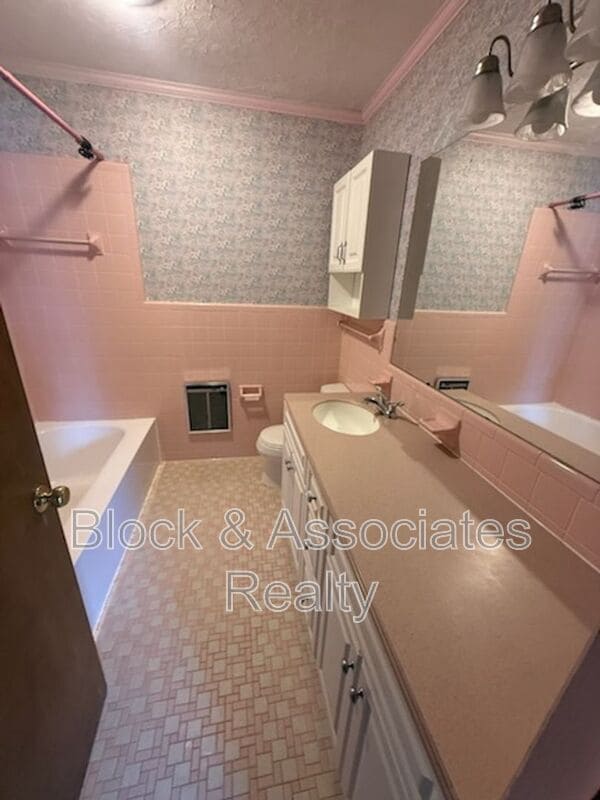 Photo - 304 Swaim St