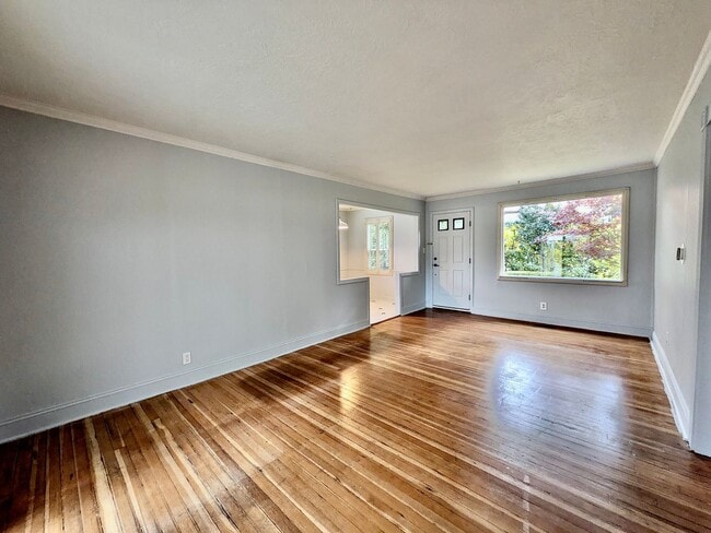 Photo - Darling 2 Bed 1 Bath 1940's Cottage Near M...