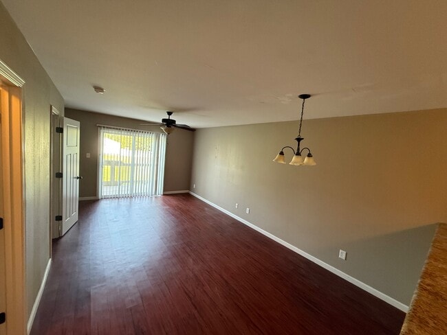 Photo - 526 Nepute St