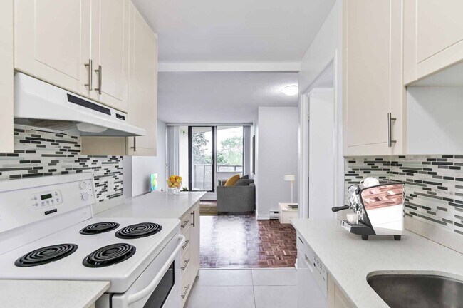 Photo - 250 St George St Unit 00804